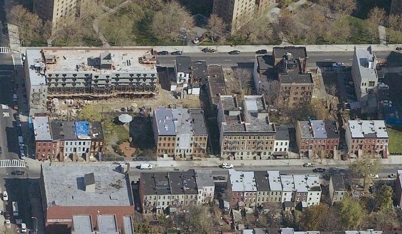 bedford stuyvesant: Kosciusko Street Garden - Kosciusko St Marcus Galvey Bld -  Dekalb av